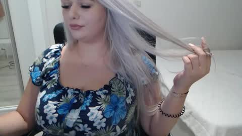 Snapshot of blue_eyes96 chatting on 10/09/25, 04:38 Juliet online show from 10/09/25, 04:38