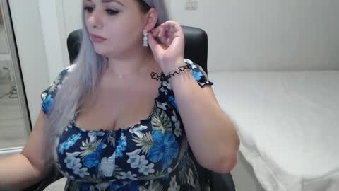 Snapshot of blue_eyes96 chatting on 10/24/25, 04:25 Juliet online show from 10/24/25, 04:25