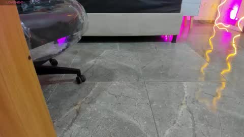 blue_tay1 online show from 10/25/25, 11:40