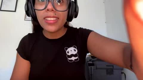 Snapshot of blueaby1 chatting on 10/30/25, 03:13 blueaby1 online show from 10/30/25, 03:13