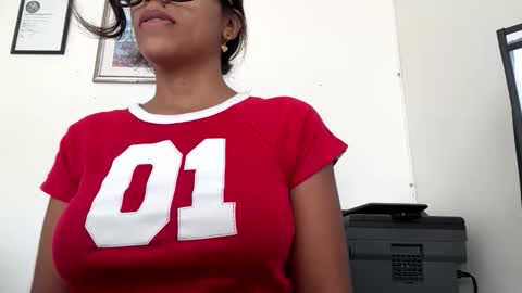 Snapshot of blueaby1 chatting on 10/31/25, 05:47 blueaby1 online show from 10/31/25, 05:47