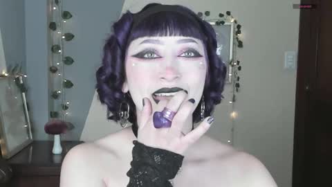 sophie  online show from 12/19/25, 12:28