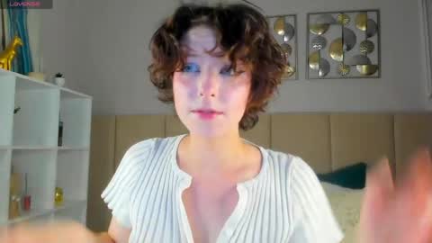 Snapshot of bluebreeze8 chatting on 06/08/26, 03:18 Charlotte dont forget to thumbs up me online show from 06/08/26, 03:18