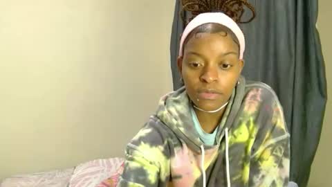Snapshot of bluedi622952 chatting on 04/17/26, 12:41 Tee online show from 04/17/26, 12:41