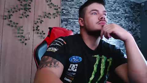 Snapshot of blueeyeboy0 chatting on 11/17/25, 06:41 blueeyeboy0 online show from 11/17/25, 06:41