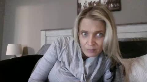 BlueEyedDDVixen online show from 12/31/24, 10:01