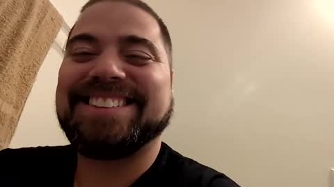 Snapshot of blueeyeme chatting on 10/13/25, 01:33 blueeyeme online show from 10/13/25, 01:33