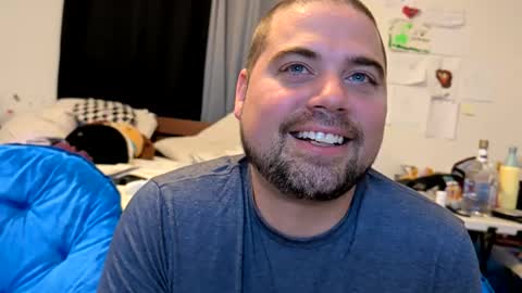 Snapshot of blueeyeme chatting on 10/25/25, 08:33 blueeyeme online show from 10/25/25, 08:33