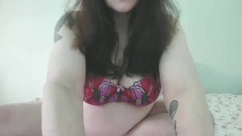 Snapshot of blueeyes40ddds chatting on 10/04/25, 04:16 BlueEyes40DDDs online show from 10/04/25, 04:16