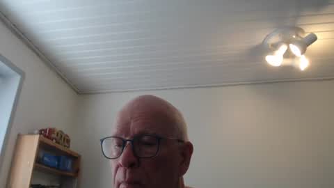 Snapshot of blueeyesn8 chatting on 02/06/25, 10:26 blueeyesn8 online show from 02/06/25, 10:26