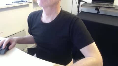 Snapshot of blueeyesn8 chatting on 10/10/25, 09:08 blueeyesn8 online show from 10/10/25, 09:08