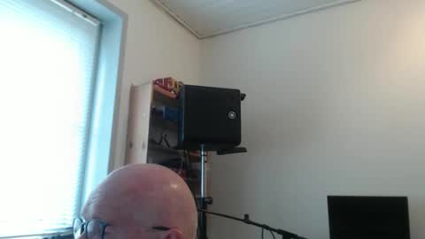 Snapshot of blueeyesn8 chatting on 10/11/25, 08:35 blueeyesn8 online show from 10/11/25, 08:35