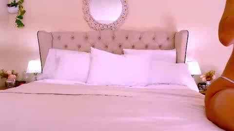 FLORAA online show from 07/15/26, 02:44