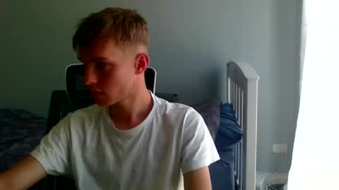 Snapshot of bluegaze6227724 chatting on 12/18/25, 03:12 bluegaze6227724 online show from 12/18/25, 03:12