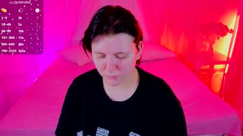 Snapshot of bluelunaray chatting on 11/27/25, 10:39 Hi my name is Lunaray online show from 11/27/25, 10:39