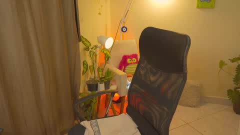 Snapshot of bluemysticlady chatting on 09/19/25, 08:49 FLORAA online show from 09/19/25, 08:49