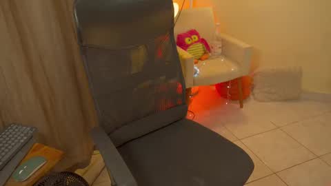 Snapshot of bluemysticlady chatting on 09/27/25, 08:41 FLORAA online show from 09/27/25, 08:41