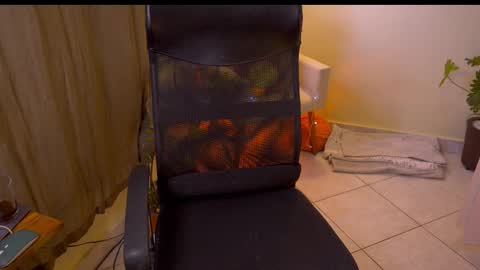 Snapshot of bluemysticlady chatting on 10/15/25, 01:00 FLORAA online show from 10/15/25, 01:00