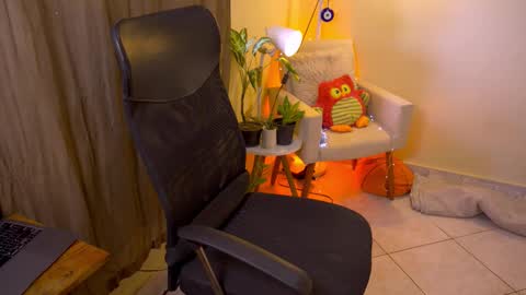 Snapshot of bluemysticlady chatting on 10/22/25, 12:49 FLORAA online show from 10/22/25, 12:49