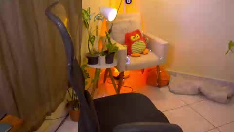 Snapshot of bluemysticlady chatting on 10/26/25, 04:35 FLORAA online show from 10/26/25, 04:35