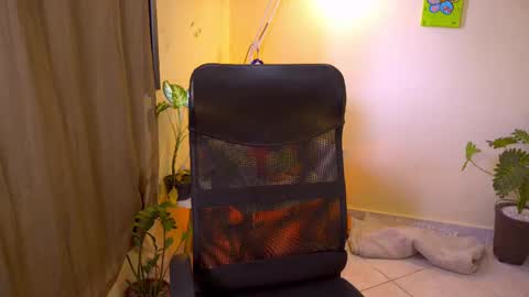 Snapshot of bluemysticlady chatting on 10/27/25, 10:41 FLORAA online show from 10/27/25, 10:41