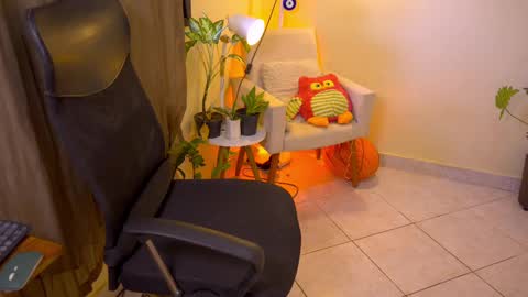 Snapshot of bluemysticlady chatting on 11/01/25, 06:21 FLORAA online show from 11/01/25, 06:21