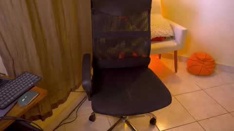 Snapshot of bluemysticlady chatting on 11/11/25, 10:37 FLORAA online show from 11/11/25, 10:37