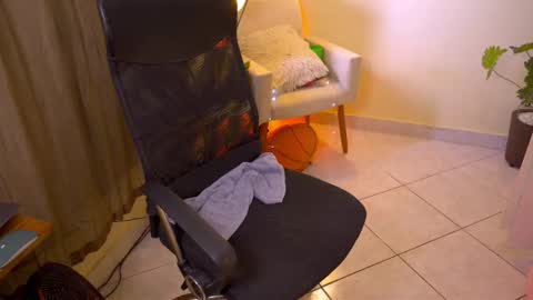 Snapshot of bluemysticlady chatting on 11/18/25, 10:31 FLORAA online show from 11/18/25, 10:31