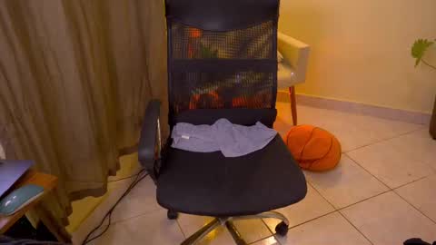 Snapshot of bluemysticlady chatting on 11/20/25, 08:25 FLORAA online show from 11/20/25, 08:25