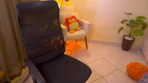 Snapshot of bluemysticlady chatting on 11/25/25, 03:34 FLORAA online show from 11/25/25, 03:34