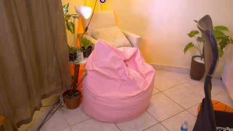 Snapshot of bluemysticlady chatting on 11/26/25, 10:49 FLORAA online show from 11/26/25, 10:49