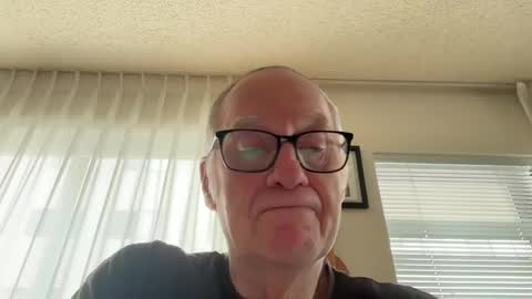 Snapshot of blueyedudeseattle chatting on 10/01/25, 04:46 Blueyedudeseattle online show from 10/01/25, 04:46