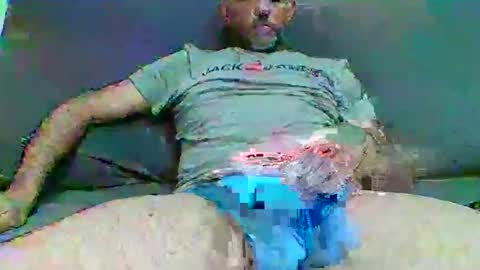 Snapshot of blueyes78 chatting on 04/19/26, 12:33 blueyes78 online show from 04/19/26, 12:33
