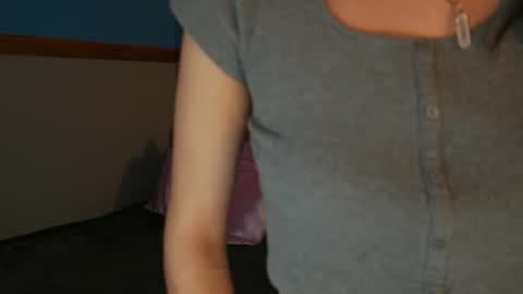 Snapshot of bluntbabe chatting on 01/03/25, 04:33 Sasha online show from 01/03/25, 04:33