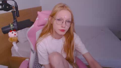 Snapshot of blush_alert chatting on 06/09/26, 05:52 Diana online show from 06/09/26, 05:52