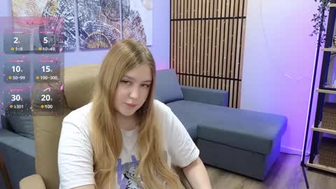 Snapshot of blush_ellie chatting on 01/12/25, 04:18 Ellie3 online show from 01/12/25, 04:18