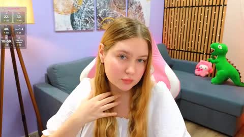 Snapshot of blush_ellie chatting on 02/10/25, 01:33 Ellie3 online show from 02/10/25, 01:33