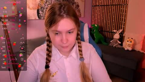 Snapshot of blush_ellie chatting on 09/19/25, 08:31 Ellie3 online show from 09/19/25, 08:31