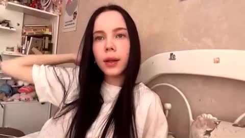 Snapshot of blush_fairy chatting on 09/10/25, 12:16 Milou online show from 09/10/25, 12:16