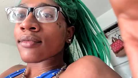 Snapshot of blushbitxh chatting on 12/10/24, 07:22 BLUSHBITXH online show from 12/10/24, 07:22