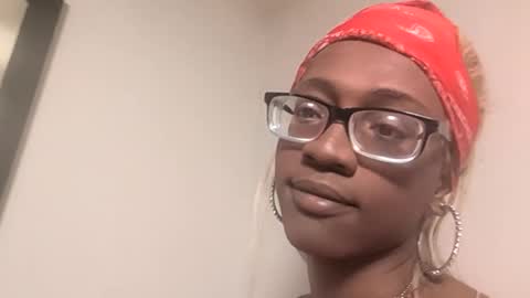 Snapshot of blushbitxh chatting on 12/22/24, 01:23 BLUSHBITXH online show from 12/22/24, 01:23