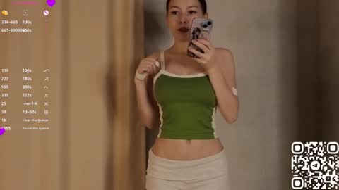 Snapshot of blushinbloom chatting on 11/09/25, 06:23 Dolores online show from 11/09/25, 06:23