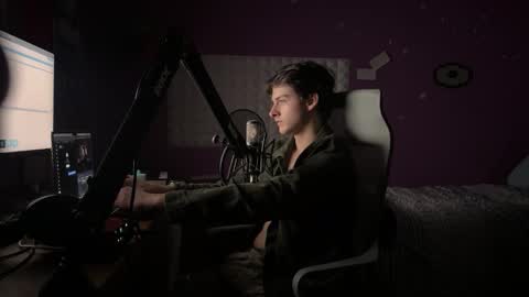 Snapshot of bluskyzz chatting on 12/15/25, 05:12 BluSky online show from 12/15/25, 05:12