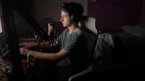 Snapshot of bluskyzz chatting on 12/16/25, 01:05 BluSky online show from 12/16/25, 01:05