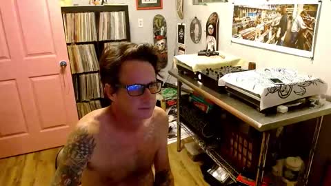 Snapshot of bnczuperzexy chatting on 10/11/25, 04:22 ZuperZexyZounds online show from 10/11/25, 04:22