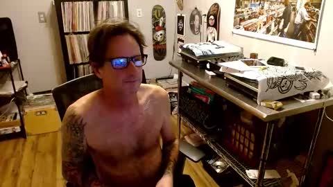 Snapshot of bnczuperzexy chatting on 10/23/25, 01:49 ZuperZexyZounds online show from 10/23/25, 01:49