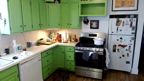 Snapshot of bnczuperzexy chatting on 11/11/25, 10:10 ZuperZexyZounds online show from 11/11/25, 10:10