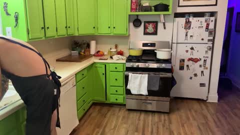 Snapshot of bnczuperzexy chatting on 11/27/25, 06:04 ZuperZexyZounds online show from 11/27/25, 06:04