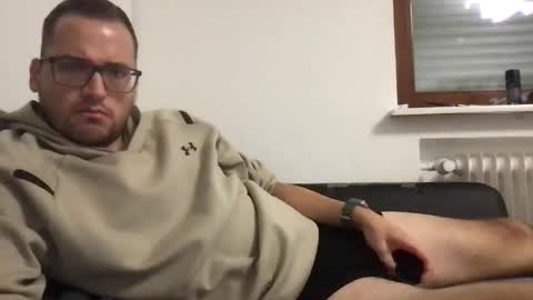 Snapshot of bobbele94 chatting on 10/28/25, 07:49 bobbele94 online show from 10/28/25, 07:49