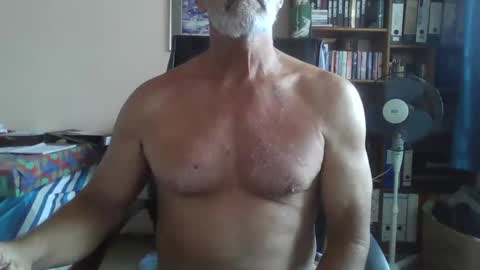 Snapshot of bobbgud chatting on 09/14/25, 08:35 Bobbgud online show from 09/14/25, 08:35